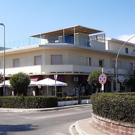 Albergo Del Lago 卡帕尔比奥 外观 照片