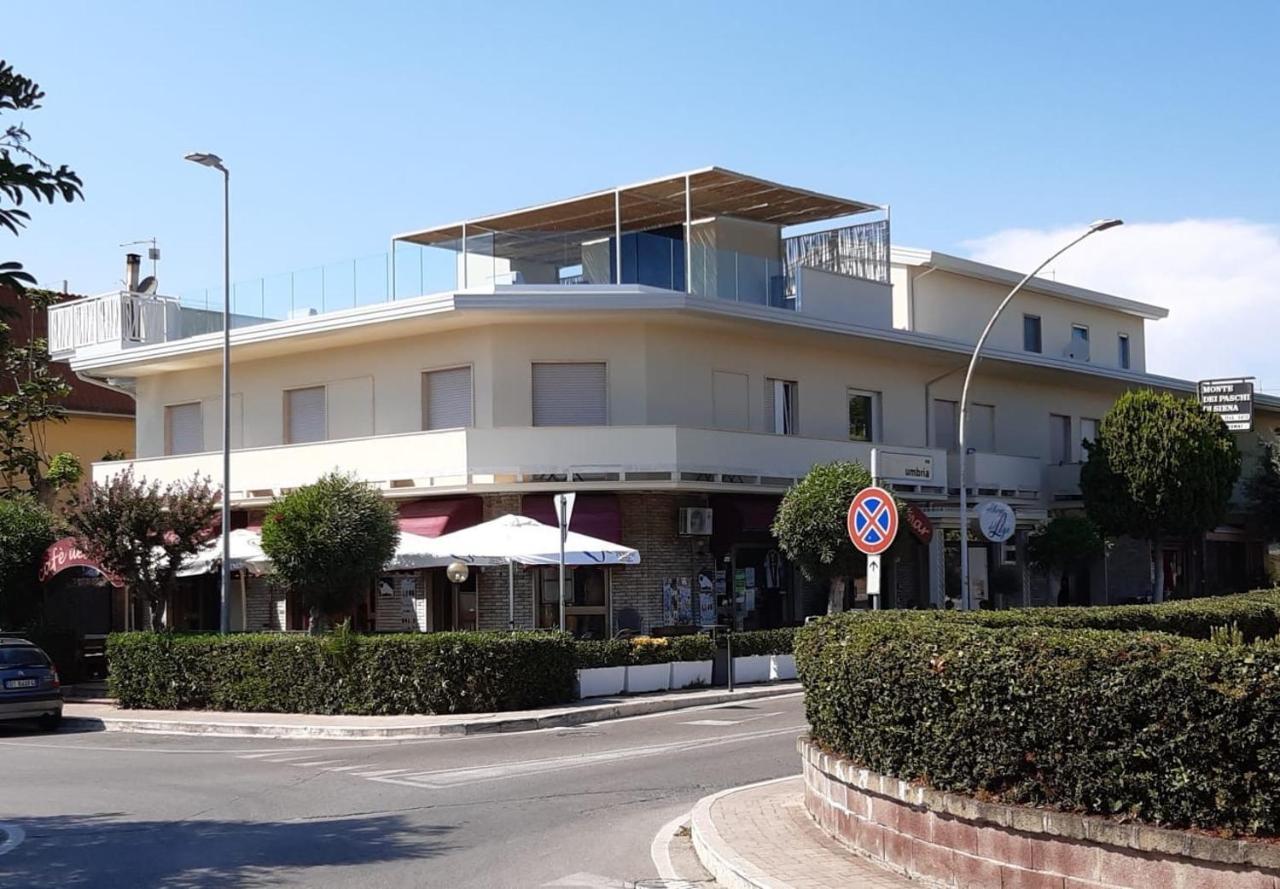 Albergo Del Lago 卡帕尔比奥 外观 照片