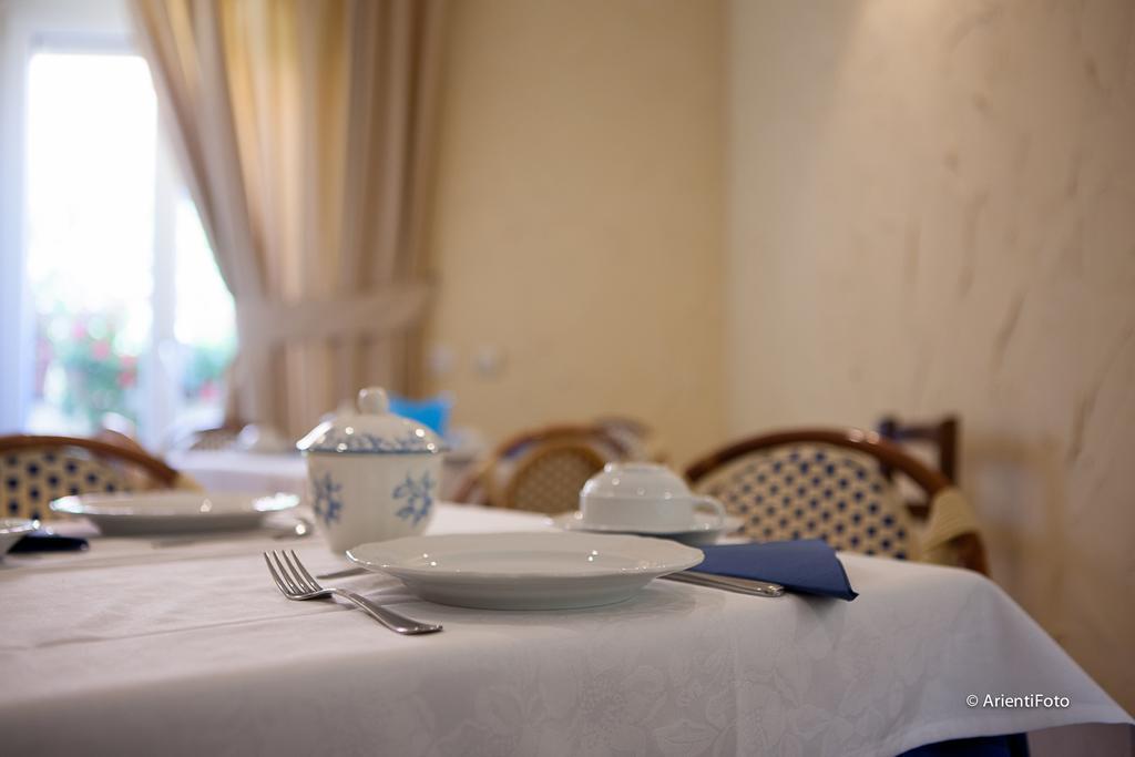 Albergo Del Lago 卡帕尔比奥 外观 照片